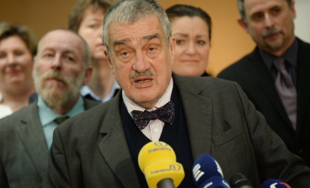 Schwarzenberg: Za zahraniční politiku odpovídá vláda, ne prezident